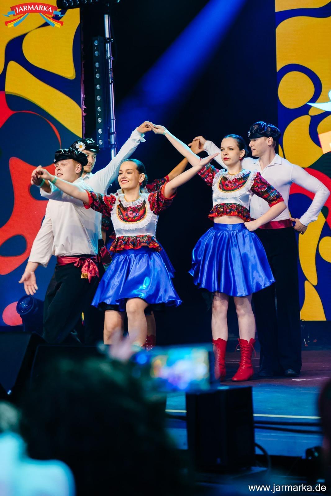 Showtanz auf Jarmarka Bühne